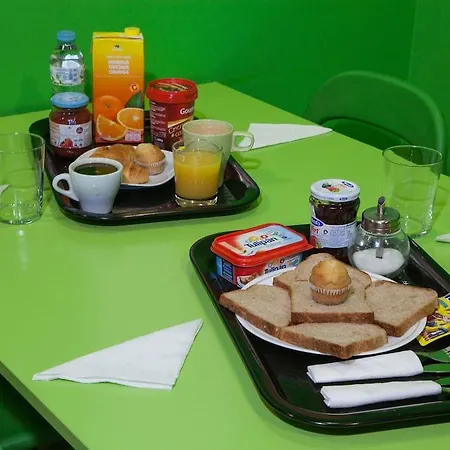 巴塞罗那迈洛青年旅馆 旅馆 *